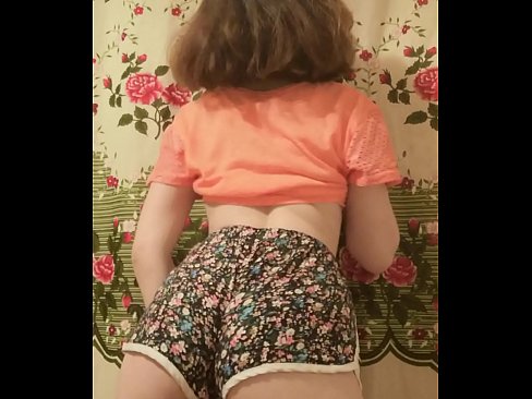 ❤️ Tânără sexy care se dezbracă de pantaloni scurți în fața camerei de filmat ❌ at ro.bassaniluigi.ru ❌