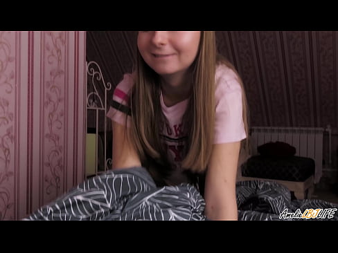 ❤️ Blondina îi suge adânc prietenei ei și primește spermă în gură ❌  at ro.bassaniluigi.ru ❌